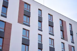 Ile wynosi czynsz za mieszkanie w bloku? Zaskakujące różnice cenowe