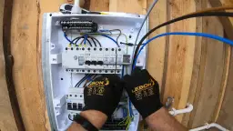 Jak zrobić skrzynkę elektryczną bezpiecznie i zgodnie z przepisami