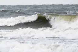 Sztormy na Bałtyku kiedy: poznaj niebezpieczne miesiące i ich siłę
