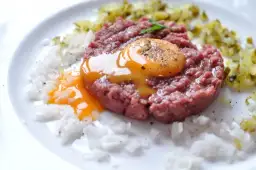 Jak zrobić tatara z wołowiny - prosta receptura na pyszne danie