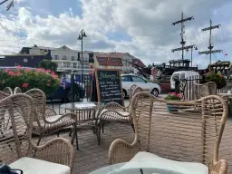 Gdzie dobrze zjeść w Łebie? Odkryj najlepsze restauracje i smaki