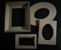 Jak zrobić ramkę na zdjęcie z tektury – proste i tanie sposoby na DIY