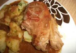 Wieprzowina w sosie własnym: Jak zrobić idealnie kruche mięso?