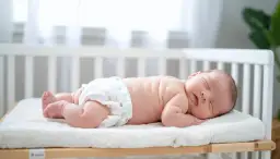 Jak zakładać pieluchę tetrową - uniknij przecieków i zapewnij komfort dziecku