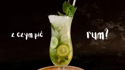 Orzeźwiający drink z rumem, ogórkiem i miętą, ozdobiony plasterkami ogórka i gałązką mięty.