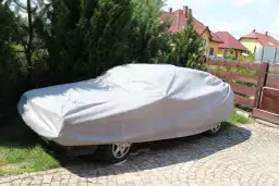 Jak zabezpieczyć samochód przed gradem i uniknąć kosztownych napraw