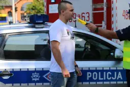 Czy bhpowiec może badać alkomatem? Poznaj prawne ograniczenia