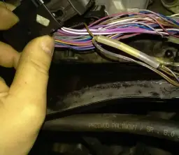 Gdzie jest sterownik silnika w Golfie 4? Oto kluczowe informacje