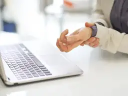 Syndrom cieśni nadgarstka objawy: co musisz wiedzieć o bólu i drętwieniu