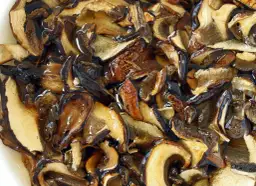 Jak prawidłowo moczyć grzyby w wodzie - kompletny poradnik namaczania