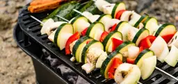 Jak przyprawić warzywa do szaszłyków, by zachwycić smakiem?