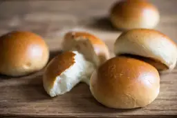 Ile kalorii ma bułka maślana: poznaj prawdziwą wartość energetyczną