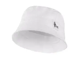 "Czapka rybaczka" to bucket hat! Historia, style i jak nosić?