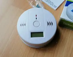 Czujnik czadu kiedy się włącza - poznaj niebezpieczne stężenia