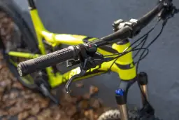 Jak wymienić płyn hamulcowy w rowerze - uniknij niebezpieczeństw na drodze