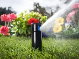 Jak regulować zraszacze Hunter, aby uniknąć marnowania wody?