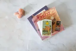 Skuteczne darmowe wróżby tarot online, które naprawdę działają