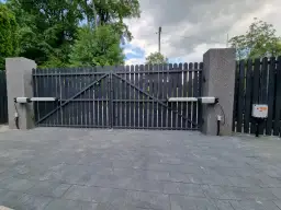 Jak zamontować siłownik do bramy - uniknij najczęstszych błędów