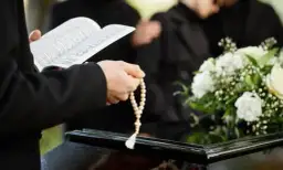 Ile trwa msza pogrzebowa w cerkwi? Poznaj czas i zwyczaje ceremonii