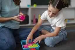 Zaburzenia sensoryczne u dzieci: objawy, diagnoza, terapia SI i wsparcie