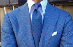 Jak prawidłowo dobrać krawat do koszuli w kratę - zasady i inspiracje