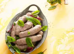 Jak upiec białą kiełbasę? Domowy smak bez wysiłku - prosty przepis