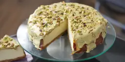 Jak przygotować sernik z pistacjami i białą czekoladą, który zachwyca?