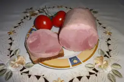 Kiełbasa szynkowa wędzona parzona: Twój przepis na domowy sukces