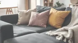 Jakie poduszki do czarnej kanapy? Odkryj idealne kolory i materiały