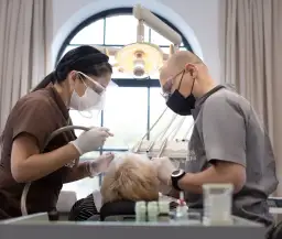 Ile trzyma znieczulenie od dentysty? Pełny przewodnik i porady eksperta