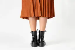 Jakie buty do spódnicy midi? Triki stylistki na idealne proporcje