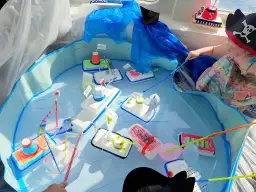 101 eksperymentów z wodą? Bezpieczne zabawy dla dzieci w domu!