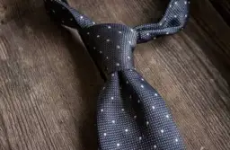 Jaki krawat na ślub? Wybierz idealny i olśnij gości weselnych