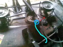 Jak wymienić pasek napędu w kosiarce Husqvarna bez problemów