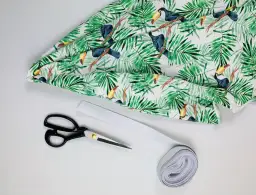 Rozcięcie w spódnicy DIY: 4 proste kroki, odmień swój styl!