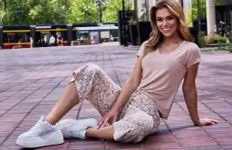 Piżama krótkie spodenki: Komfort i styl jak wybrać idealną?