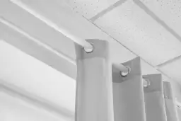 Gdzie wyrzucić firanki? 5 sposobów na ekologiczną utylizację