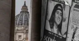 Ile lat ma Santia? Tajemnica wieku postaci fikcyjnej odkryta