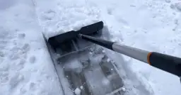 Kiedy nie musisz odśnieżać chodnika? Poznaj 5 kluczowych wyjątków!