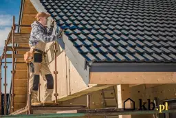 Ile biorą dekarze za dach? Cennik, koszty i jak nie przepłacić