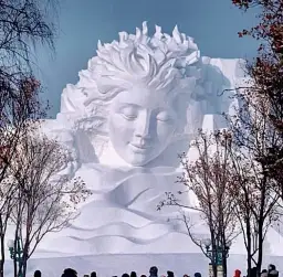 Rzeźby lodowe: jak powstają, gdzie je zobaczyć i najciekawsze festiwale