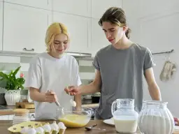 250 g cukru bez wagi? Odmierz precyzyjnie szklanką i łyżką!