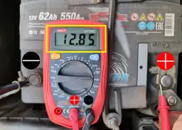 Jakie napięcie powinien mieć prostownik do akumulatora? Sprawdź!