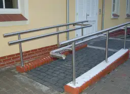 Jak zrobić podjazd dla niepełnosprawnych - uniknij najczęstszych błędów