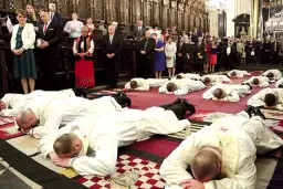 Dlaczego wierni wzywają wstawiennictwa świętych: znaczenie w wierze katolickiej