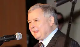 Jakie wykształcenie ma Jarosław Kaczyński i jak wpłynęło na jego karierę?