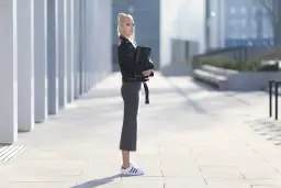 Stylizacje z adidas Superstar: Jak stworzyć modne i wygodne outfity