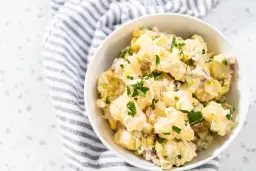 Najlepsze sałatki do gęsi pieczonej, które zachwycą Twoich gości