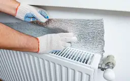Jak obniżyć rachunki za ogrzewanie w bloku? Proste sposoby