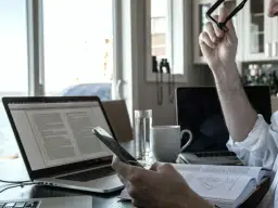 Jak podłączyć telefon do monitora? Zmień smartfon w komputer!